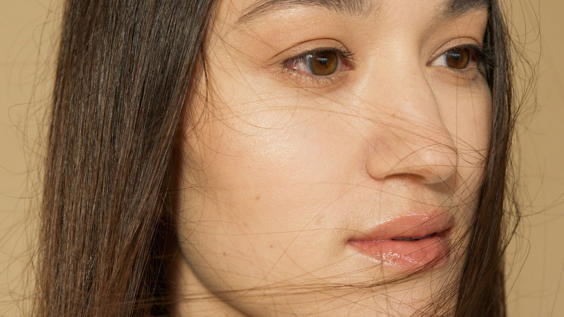 Vrouw met een stralende, gladde glass skin-huid