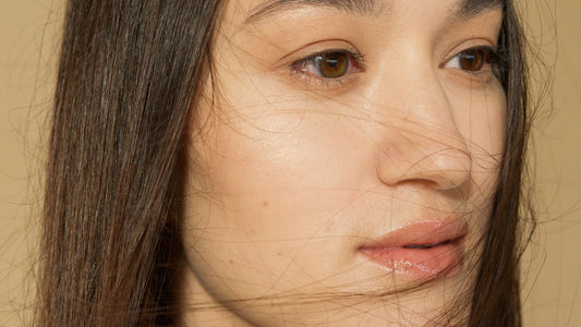 Vrouw met een stralende, gladde glass skin-huid