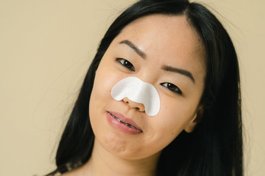 Schone huid en poriën op de neus na een zachte skincare-routine